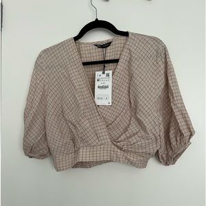 Beige/Pink Zara cropped shirt in Medium. NWT.